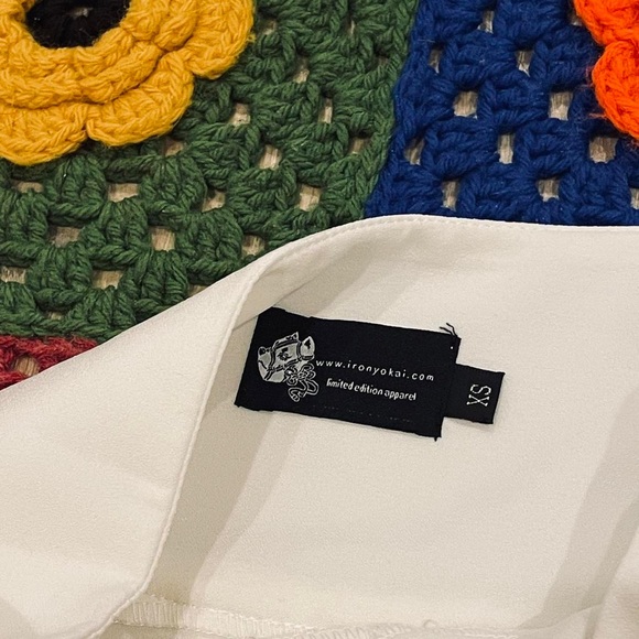 Iron Yokai Kitsune White Floral Embroidered Pleated Skirt - Picture 5 of 6